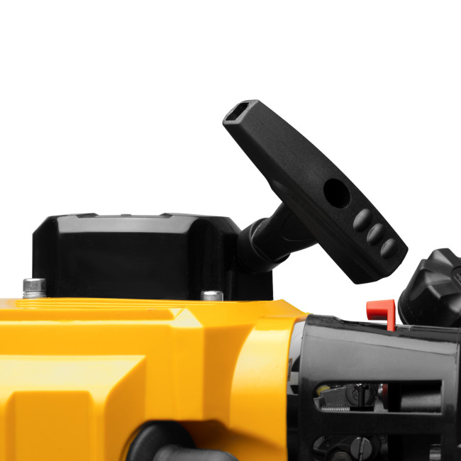 Триммер бензиновый DTS-33S, 33 см3, разъемная штанга, состоит из 2 частей Denzel Триммер бензиновый DTS-33S, 33 см3, разъемная штанга, состоит из 2 частей Denzel