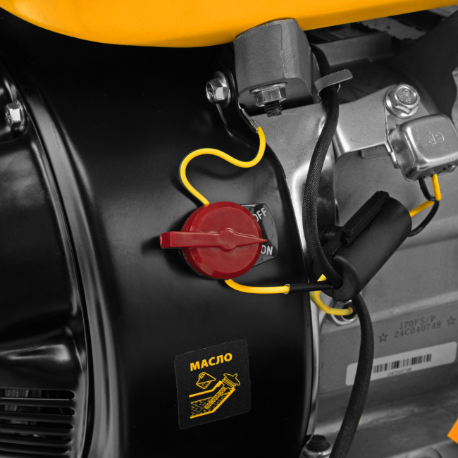 Бензиновая снегоуборочная машина SBM 610, 212 cc, ручной старт, фара Denzel