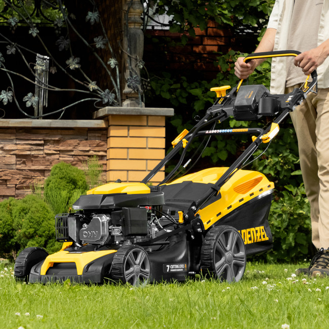 Газонокосилка бензиновая GLD-460SP-VE, 146 см3, шир. 46см, привод, вариатор, эл.старт, 60 л Denzel