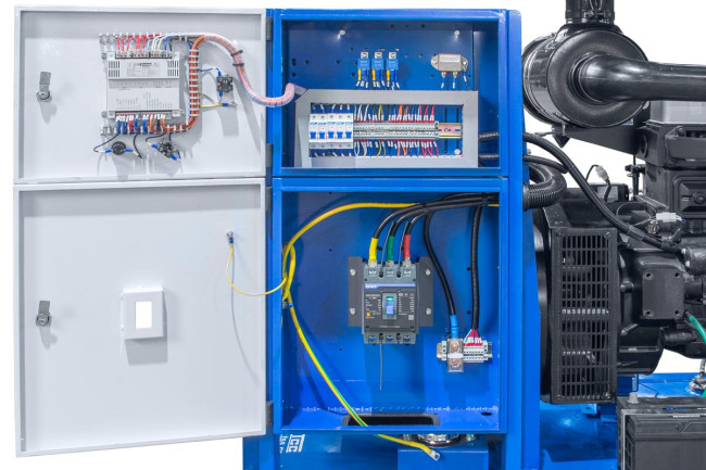 Дизельный генератор ТСС ЭД-120-Т400 в погодозащитном кожухе на прицепе