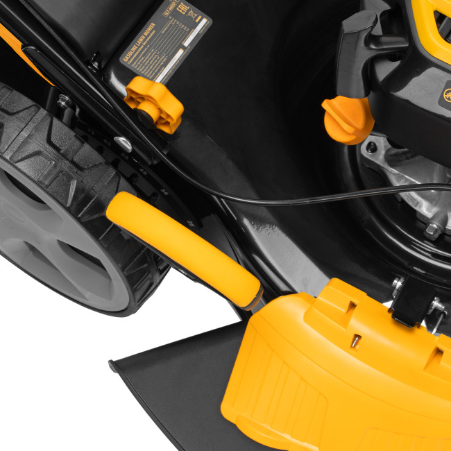 Бензиновая газонокосилка GLT-460SP-T, Trike 149 см3, 46 см, привод, панель, 60л Denzel Бензиновая газонокосилка GLT-460SP-T, Trike 149 см3, 46 см, привод, панель, 60л Denzel