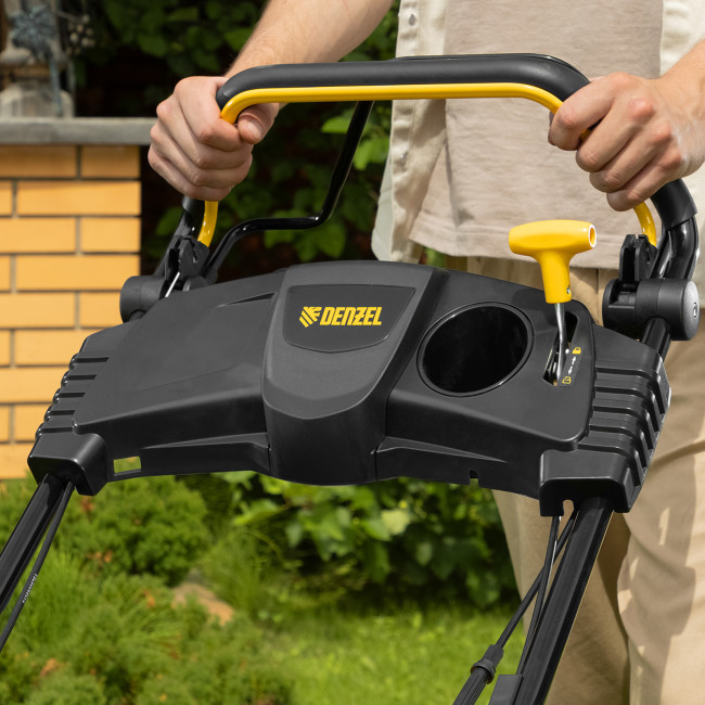 Бензиновая газонокосилка GLT-460SP-T, Trike 149 см3, 46 см, привод, панель, 60л Denzel Бензиновая газонокосилка GLT-460SP-T, Trike 149 см3, 46 см, привод, панель, 60л Denzel