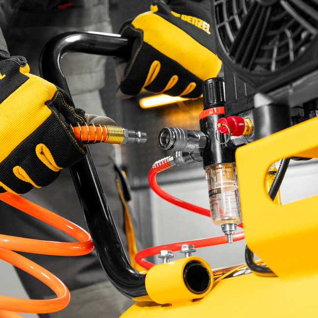 Компрессор безмасляный, малошумный DLS 3300/100, 3300 Вт,3x1100, 100 л, 570 л/мин ,блок управления Denzel