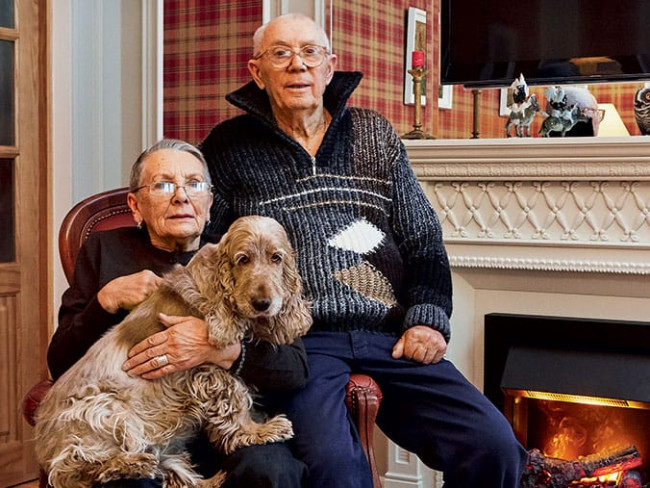 Каминокомплект Alexandria - Махагон коричневый антик с очагом Danville Black FB2